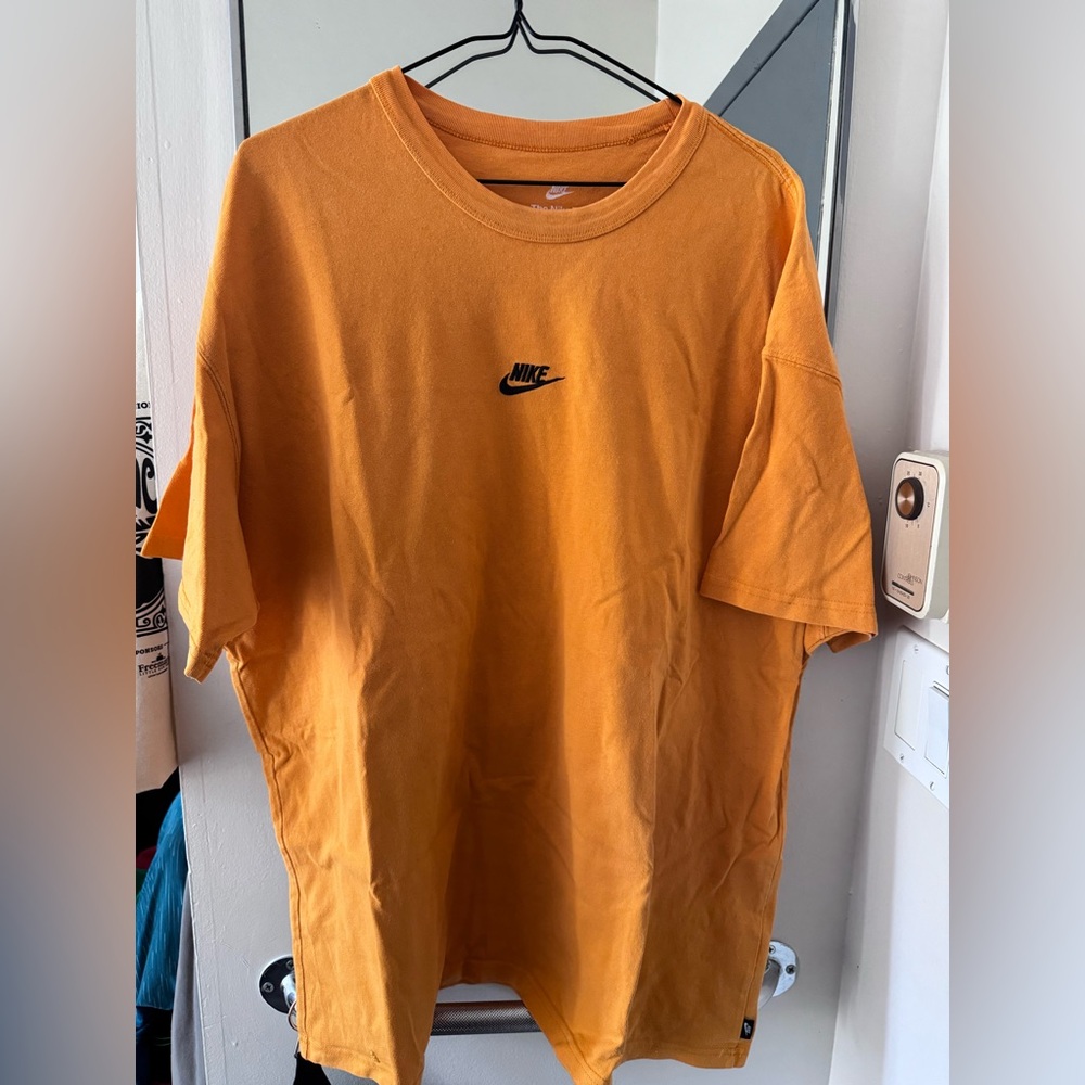Nike Sportswear Premium Shirt